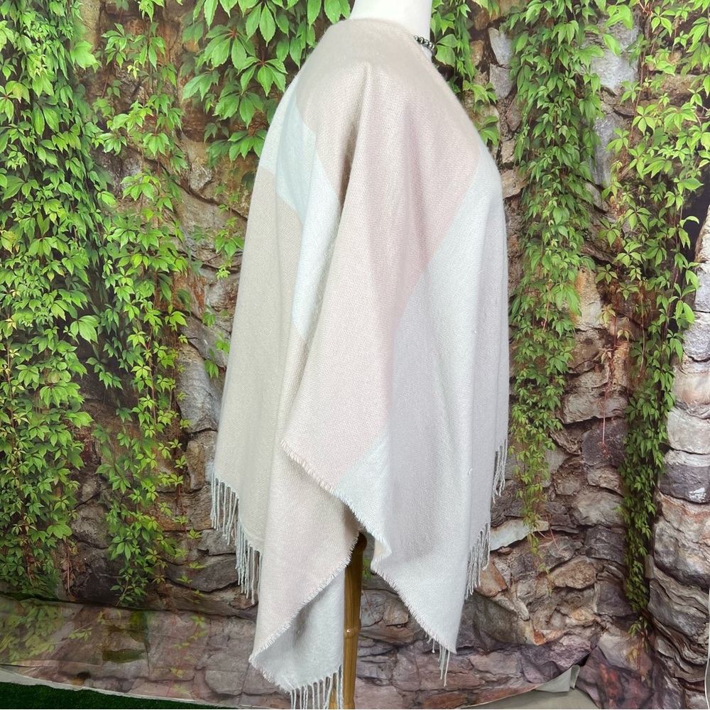 SOIA & KYO Dusty Rose Color Block Ruana Wrap, One Size - Picture 4 of 10
